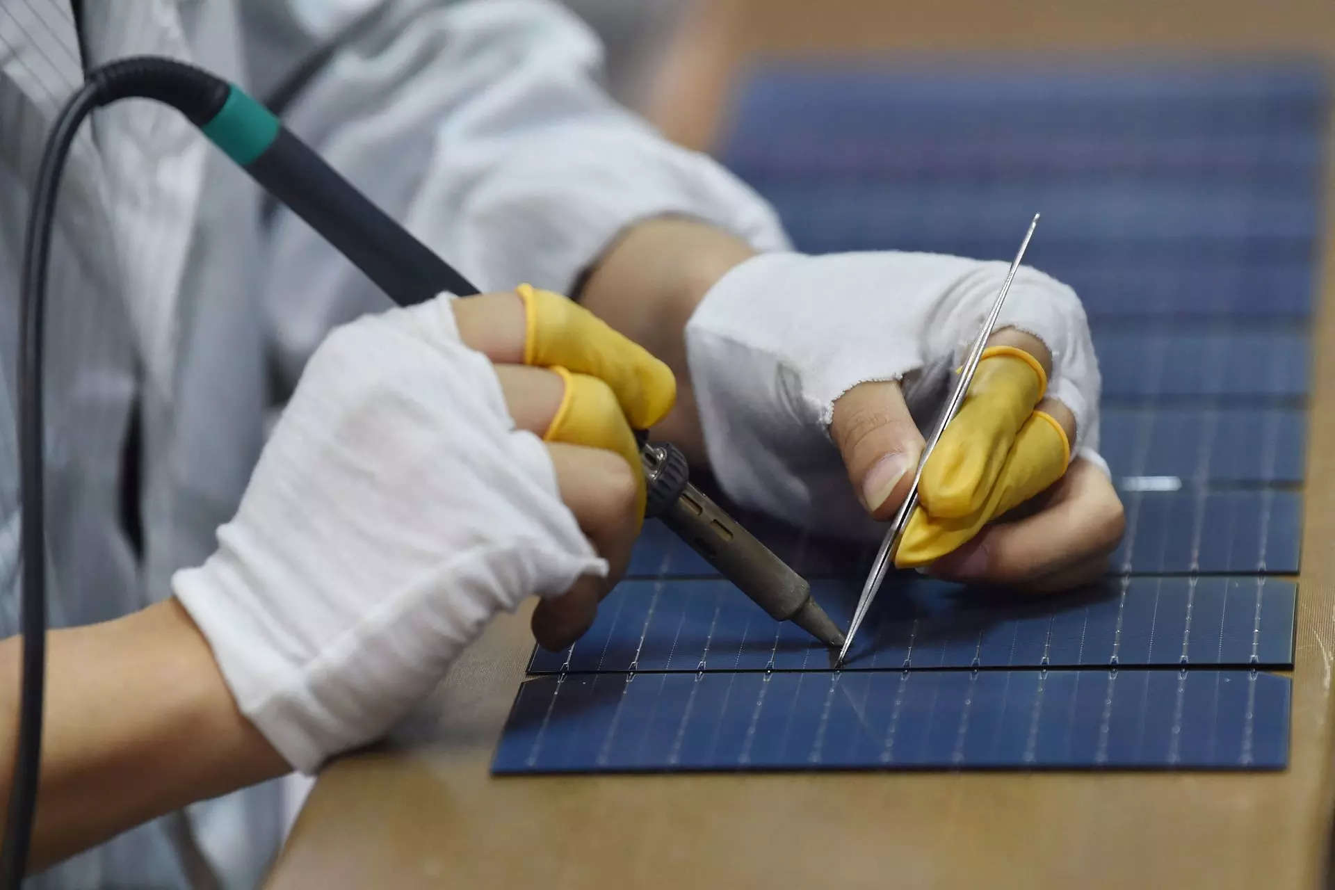 MNRE announces ALMM reforms to ramp up domestic solar module manufacturing, ET EnergyWorld