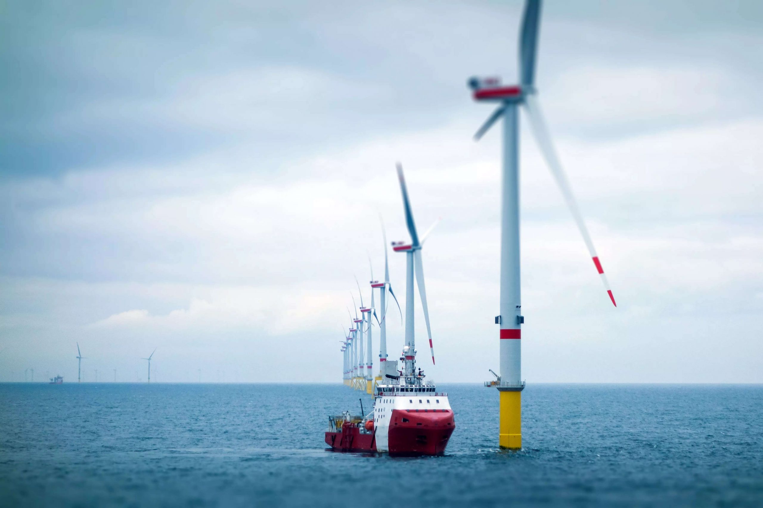 Govt boosts offshore wind energy with new leasing regulations, ET EnergyWorld