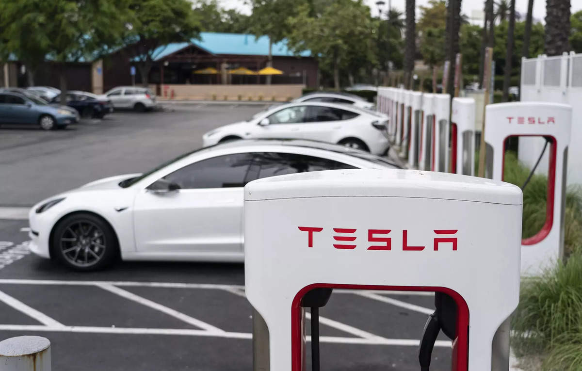 Chinese carmaker BYD overtakes Tesla as world’s most popular EV maker, ET EnergyWorld