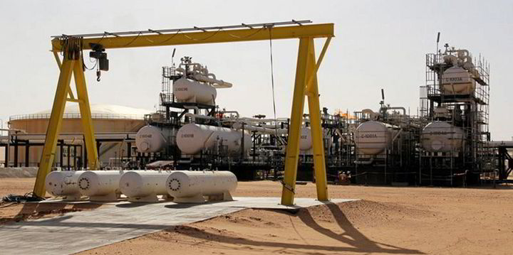 Libya declares force majeure, closes 300,000 bpd oilfield