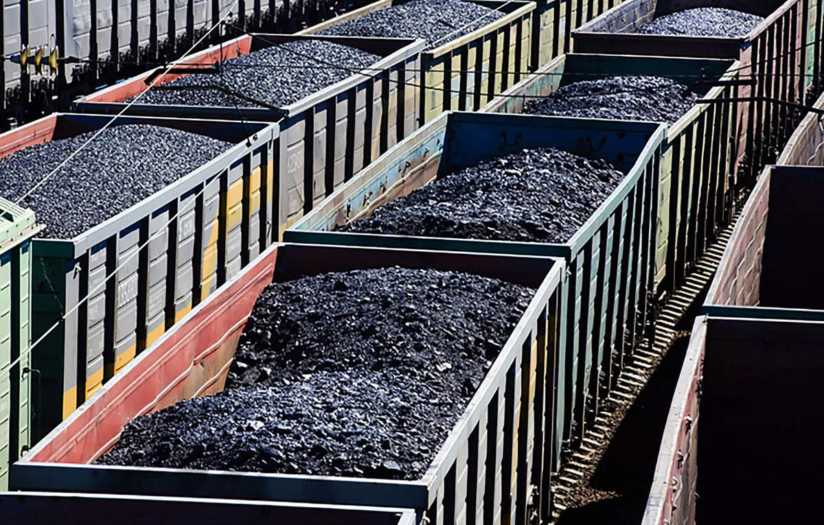 Govt plans to boost railway’s coal transport share with 894 rakes daily by FY30, ET EnergyWorld