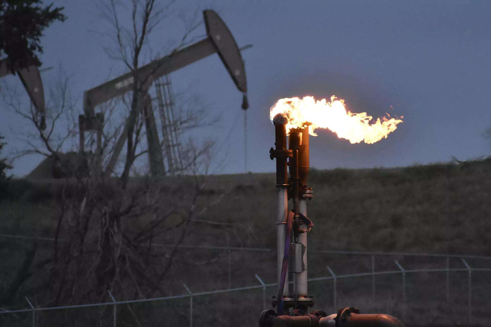 EU lawmakers adopt law to hit fossil fuel imports with methane emissions limit, ET EnergyWorld